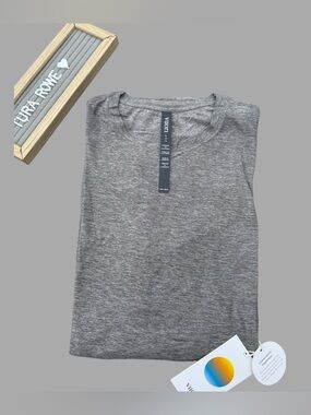 VUORI Strato Tech Tee Heather grey size large NWT